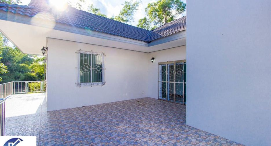 Casa en venta de 5 habitaciones en Khueang Nai, Ubon Ratchathani