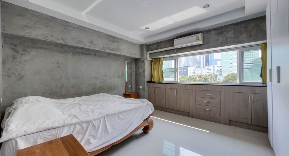 For sale 3 Beds condo in Khlong Toei, Bangkok