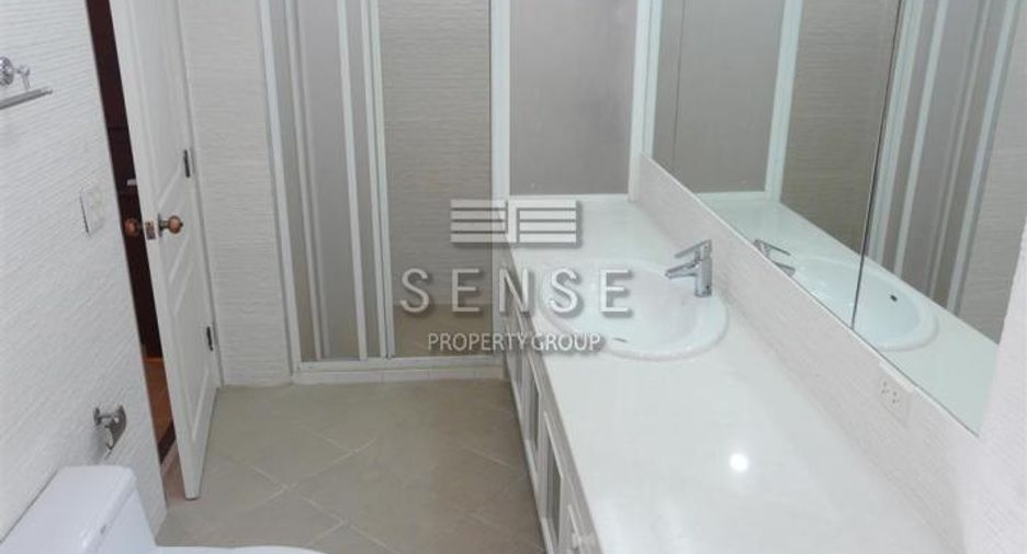 For rent 3 bedrooms condo in Sathon, Bangkok