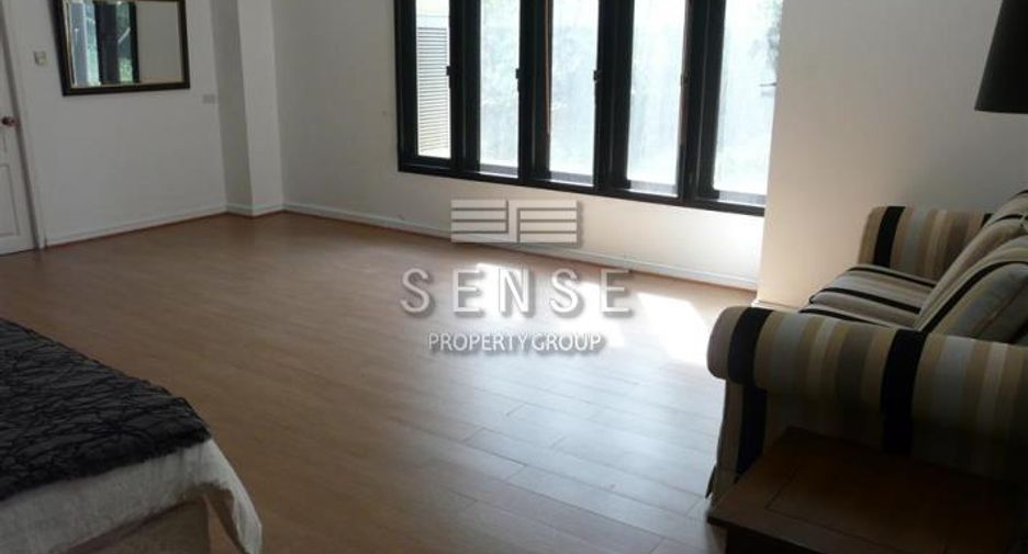 For rent 3 bedrooms condo in Sathon, Bangkok