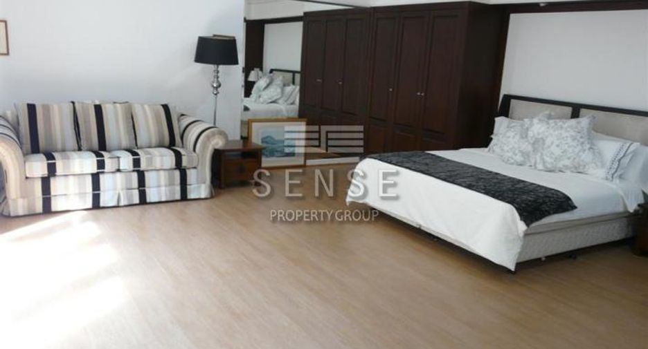 For rent 3 bedrooms condo in Sathon, Bangkok