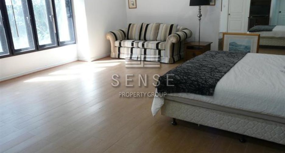 For rent 3 bedrooms condo in Sathon, Bangkok