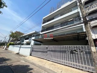 For sale 3 Beds house in Bang Na, Bangkok