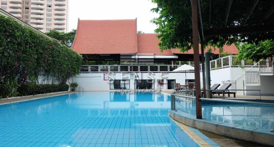 For rent 3 bedrooms condo in Sathon, Bangkok