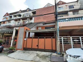For sale 5 Beds townhouse in Suan Luang, Bangkok