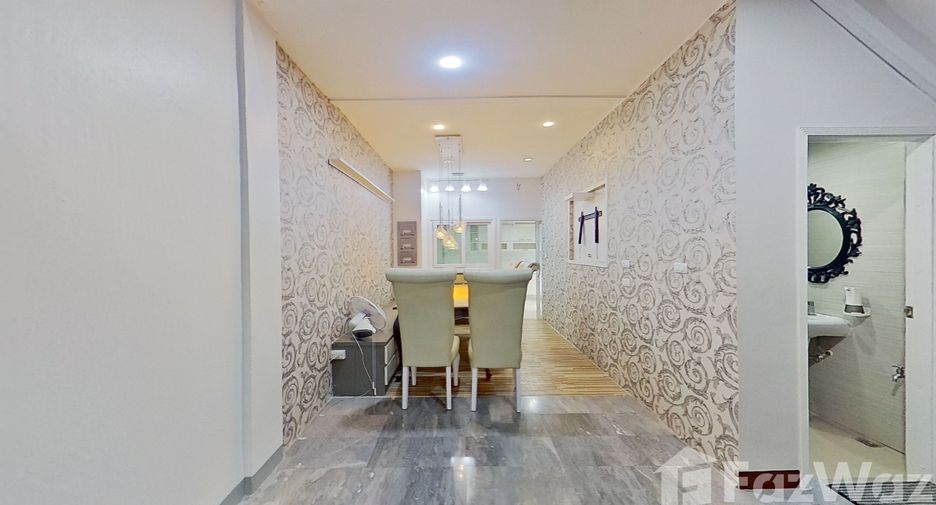 For sale 5 bed townhouse in Suan Luang, Bangkok