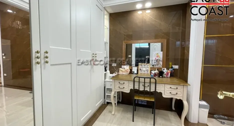 À vendre 3 chambres maison à Si Racha, Chonburi