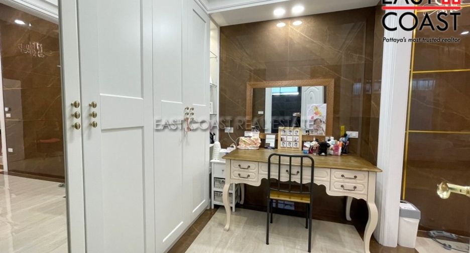 For sale 3 bedrooms house in Si Racha, Chonburi