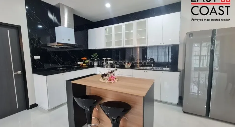For rent and for sale 4 bedrooms house in Bang Lamung, Chonburi
