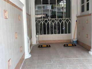 For rent 5 Beds townhouse in Khlong Toei, Bangkok