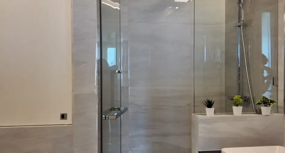 Condo en alquiler y en venta de 4 habitaciones en Khlong Toei, Bangkok