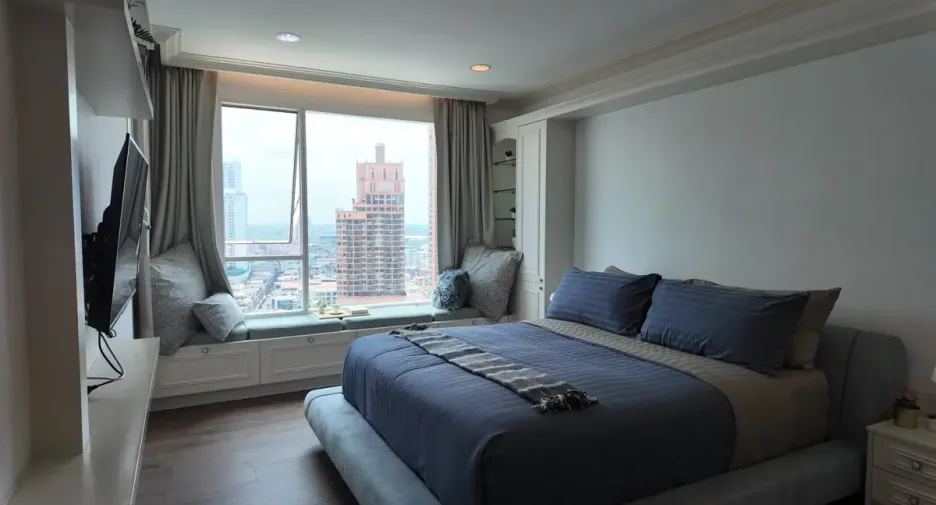 Condo en alquiler y en venta de 4 habitaciones en Khlong Toei, Bangkok