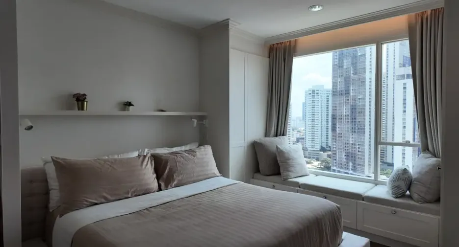 Condo en alquiler y en venta de 4 habitaciones en Khlong Toei, Bangkok
