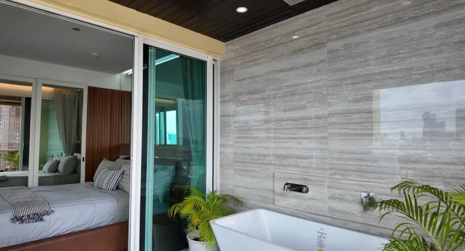 Condo en alquiler y en venta de 4 habitaciones en Khlong Toei, Bangkok