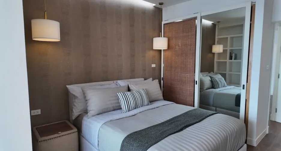 Condo en alquiler y en venta de 4 habitaciones en Khlong Toei, Bangkok