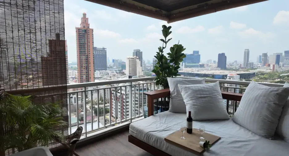 Condo en alquiler y en venta de 4 habitaciones en Khlong Toei, Bangkok
