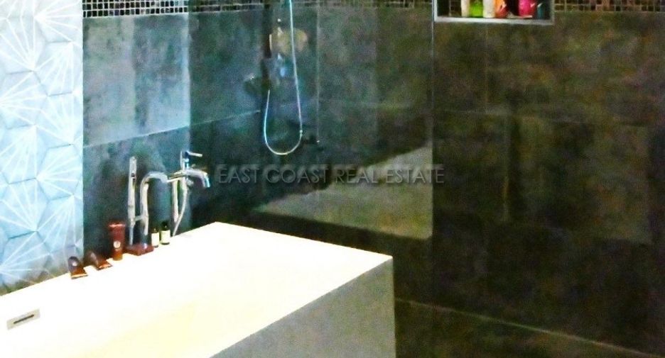For sale 5 bedrooms house in Bang Lamung, Chonburi