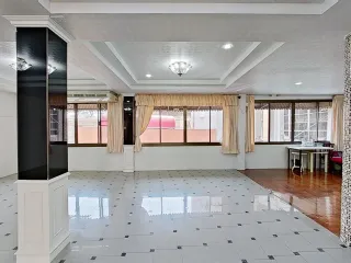 For sale 13 bed townhouse in Khlong Toei, Bangkok