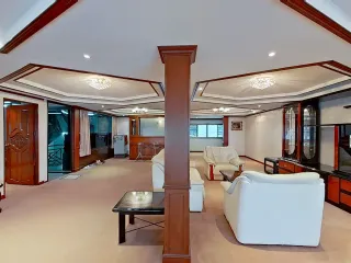 For sale 13 bed townhouse in Khlong Toei, Bangkok