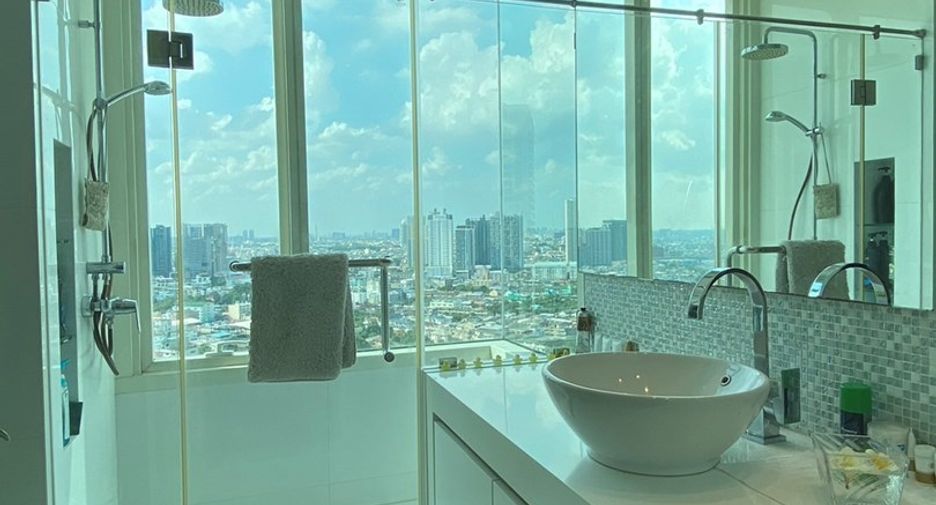 For sale 4 bedrooms condo in Bang Kho Laem, Bangkok