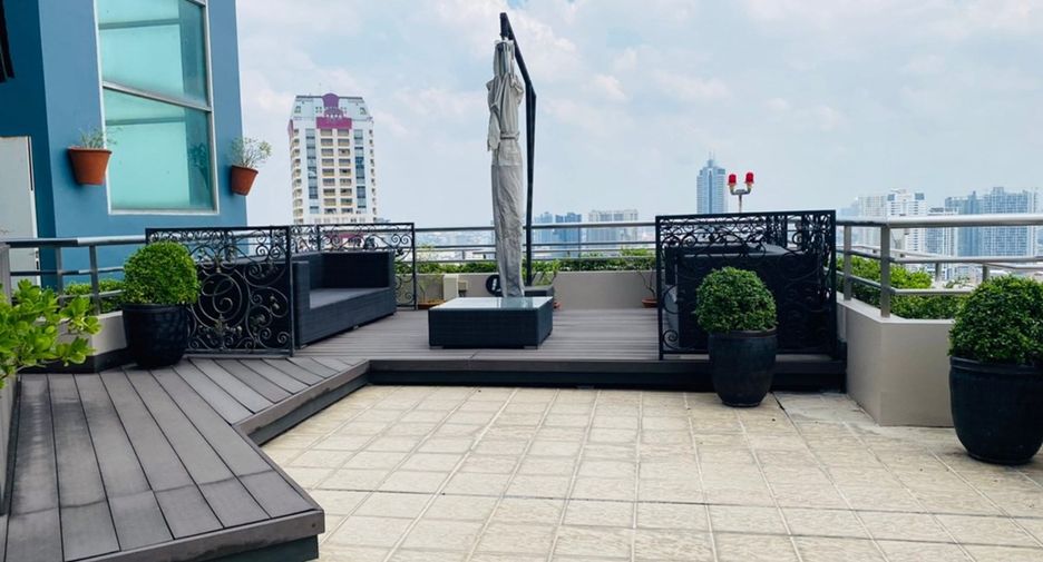For sale 4 bedrooms condo in Bang Kho Laem, Bangkok