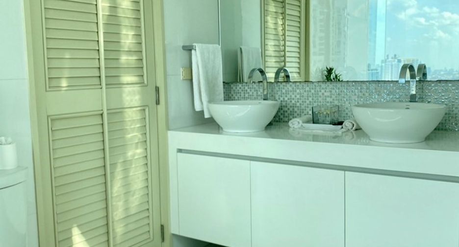 For sale 4 bedrooms condo in Bang Kho Laem, Bangkok