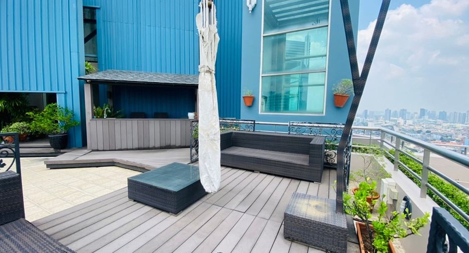 For sale 4 bedrooms condo in Bang Kho Laem, Bangkok