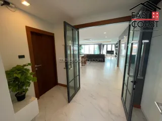 For sale 3 ベッドルーム condo in Bang Lamung, Chonburi