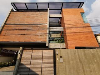 For sale 4 bedrooms house in Phaya Thai, Bangkok