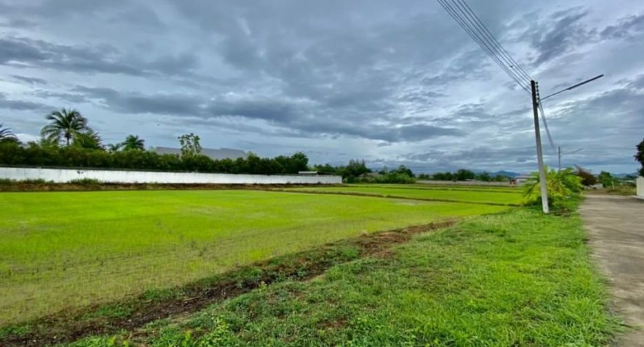 Terreno en venta en San Kamphaeng, Chiang Mai