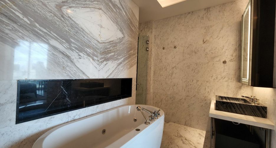 For sale 2 bed condo in Khlong San, Bangkok