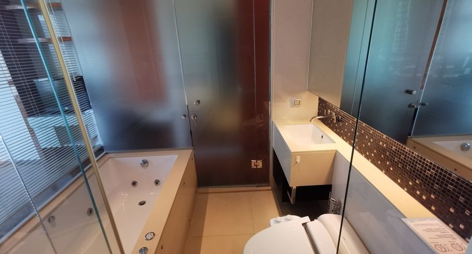 À vendre 2 chambres condo à Khlong Toei, Bangkok