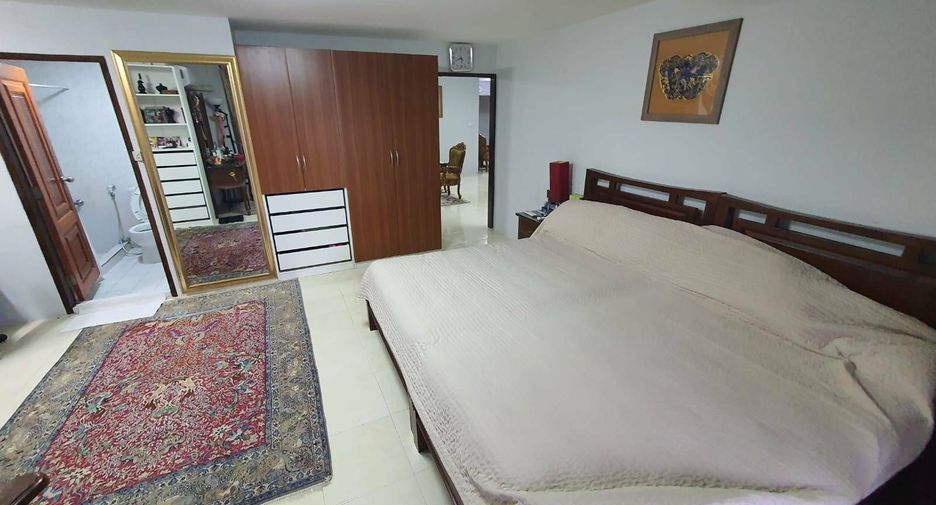 For sale 2 bed condo in Suan Luang, Bangkok