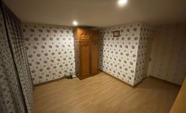 Reihenhaus zur Miete und zum Kauf mit 4 Zimmer in Phra Khanong, Bangkok