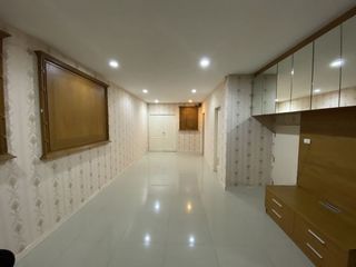 Reihenhaus zur Miete und zum Kauf mit 4 Zimmer in Phra Khanong, Bangkok