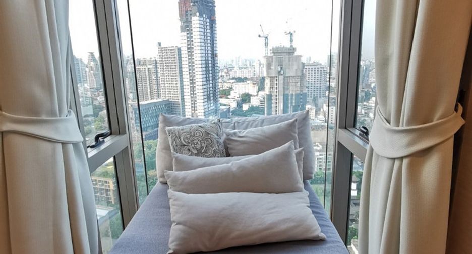 For sale 3 bedrooms condo in Khlong Toei, Bangkok