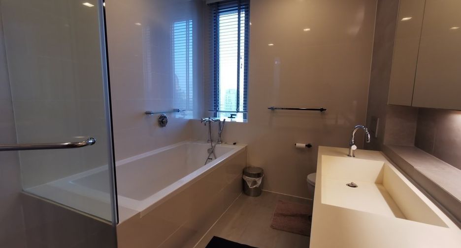 For sale 3 bedrooms condo in Khlong Toei, Bangkok
