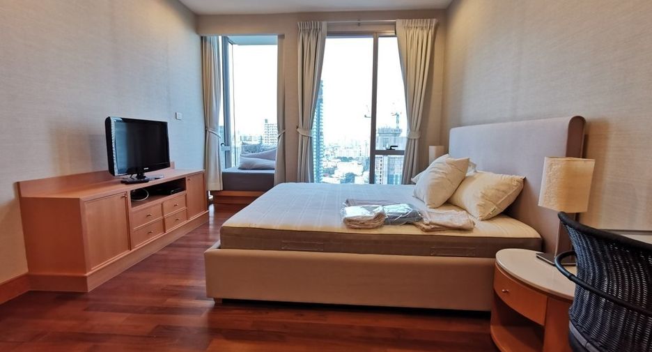 For sale 3 bedrooms condo in Khlong Toei, Bangkok