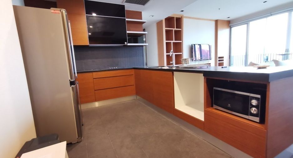 For sale 3 bedrooms condo in Khlong Toei, Bangkok