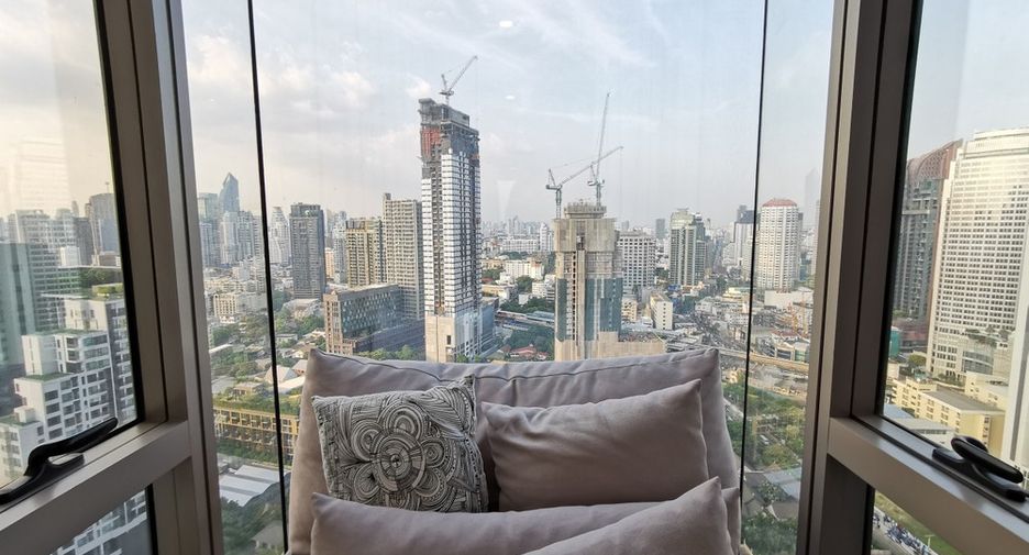 For sale 3 bedrooms condo in Khlong Toei, Bangkok