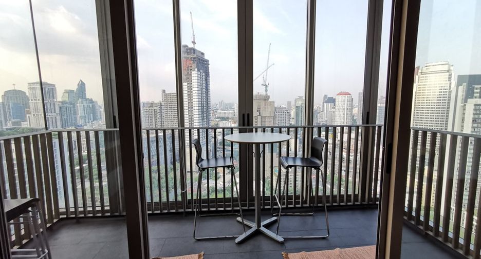 For sale 3 bedrooms condo in Khlong Toei, Bangkok