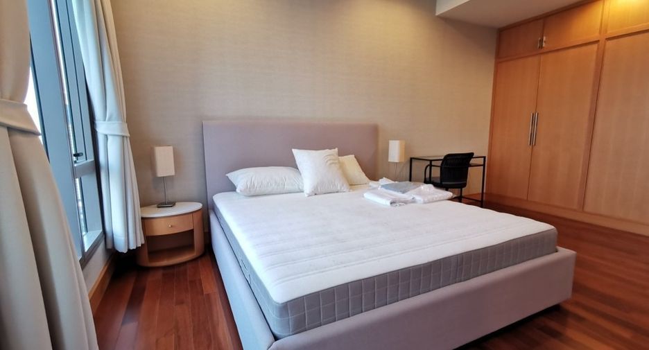 For sale 3 bedrooms condo in Khlong Toei, Bangkok