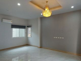 For rent 6 bed townhouse in Bang Sue, Bangkok
