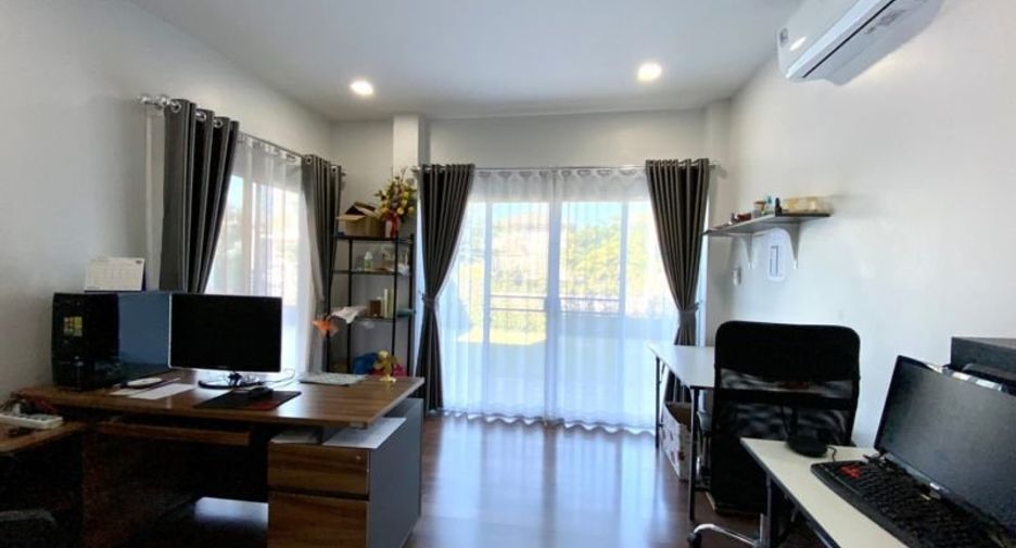 À louer et à vendre 4 chambres maison à San Kamphaeng, Chiang Mai