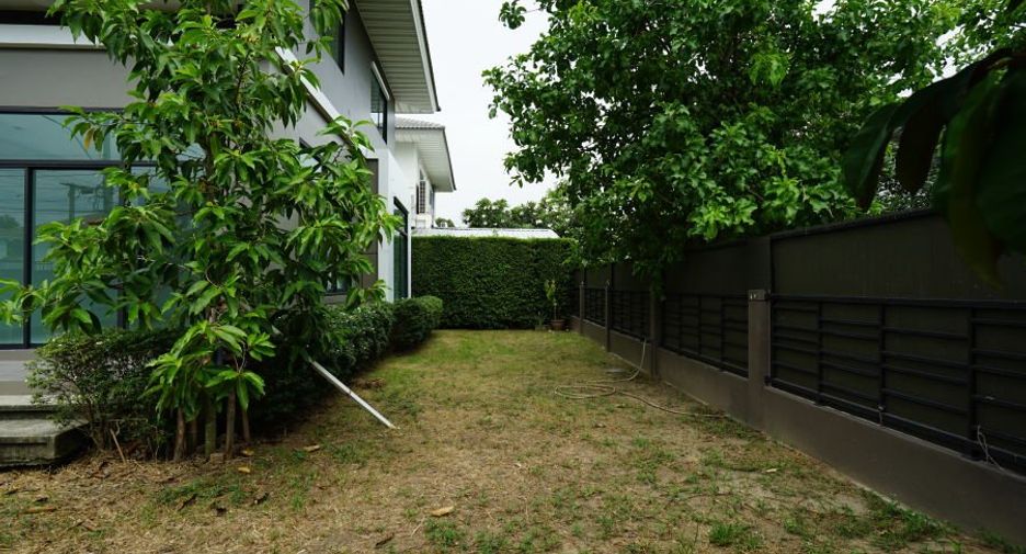 For sale 5 bed house in Mueang Nonthaburi, Nonthaburi