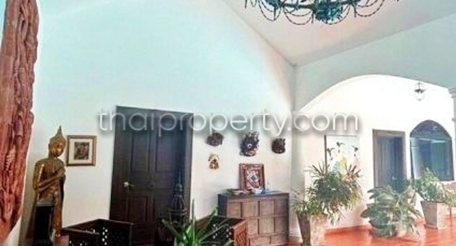 Casa en venta de 6 habitaciones en Bang Lamung, Chonburi