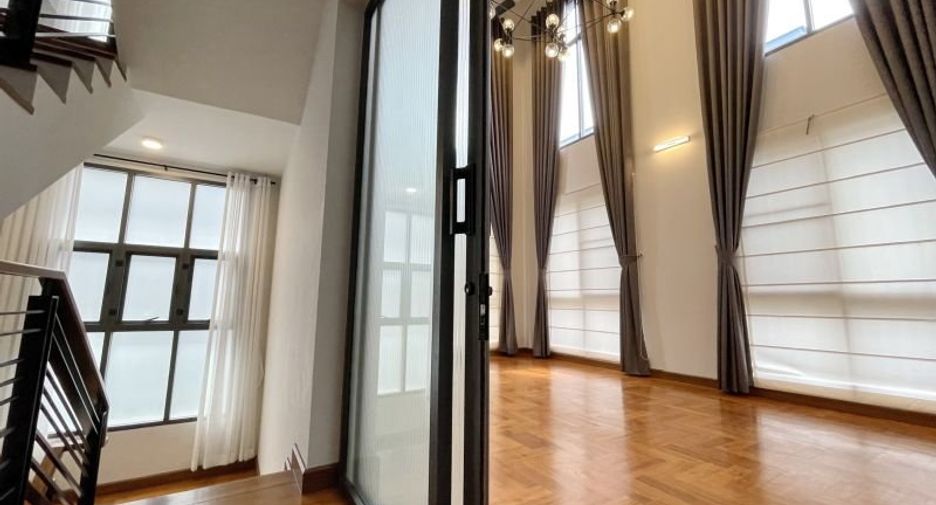 For rent 5 ベッドルーム house in Phra Nakhon, Bangkok