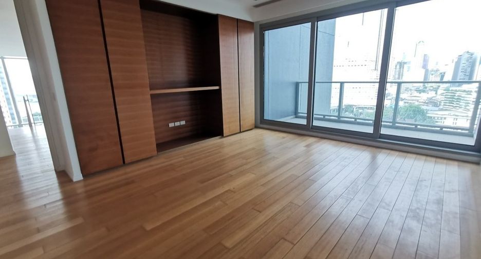 For sale 5 bedrooms condo in Sathon, Bangkok