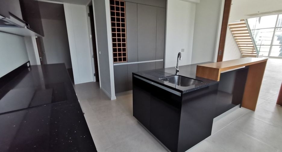 For sale 5 bedrooms condo in Sathon, Bangkok