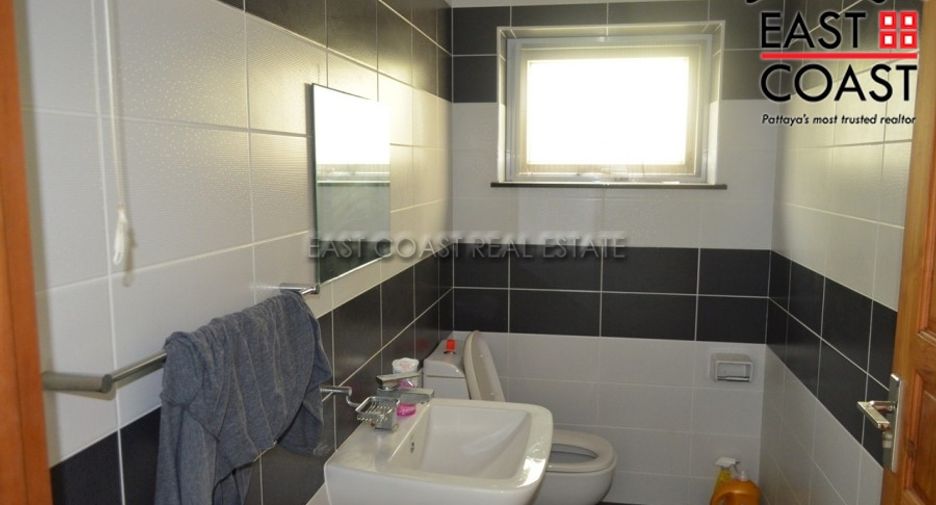 For sale 4 ベッドルーム house in Sattahip, Chonburi